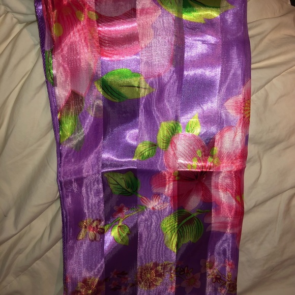 Scarves - Picture 2 of 8